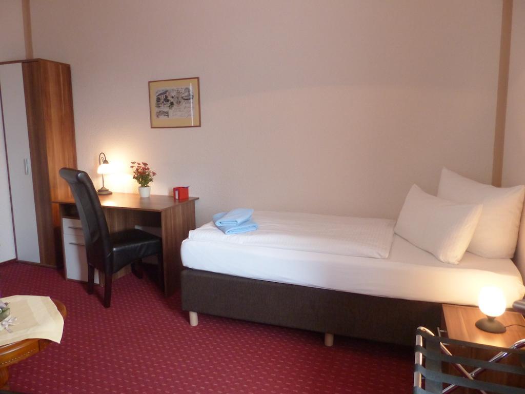 Hotel Friedchen Mit Eigener Fleischerei Artern Room photo