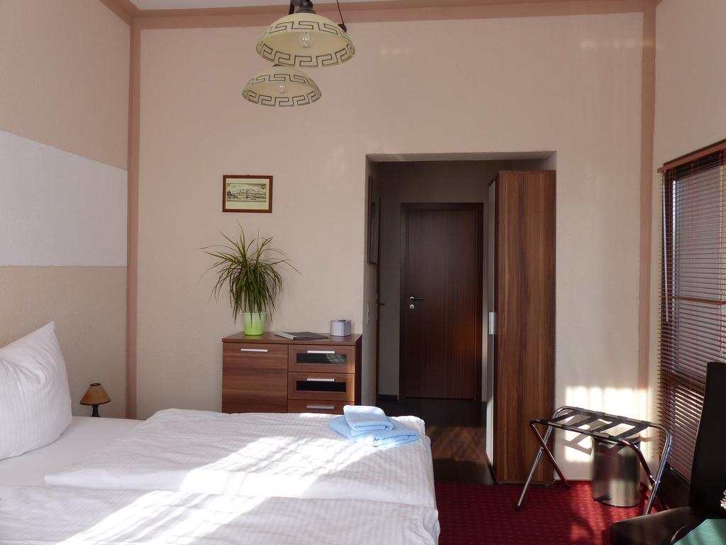Hotel Friedchen Mit Eigener Fleischerei Artern Room photo